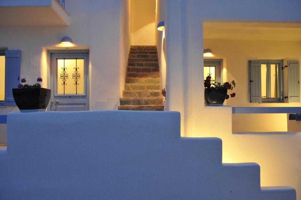 Evita Apartments Alikí Екстериор снимка